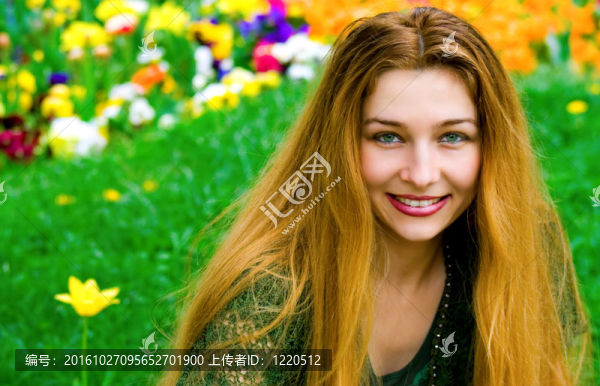 年輕的女人和花的背景