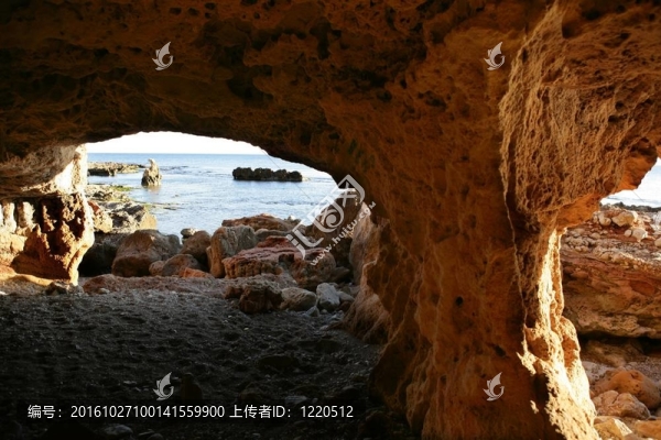 在拉斯維加斯的值班表德尼亞西班牙蔚藍(lán)的地中海海景海灘和巖石；