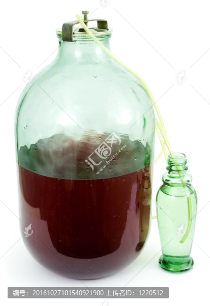 葡萄或漿果制備葡萄酒