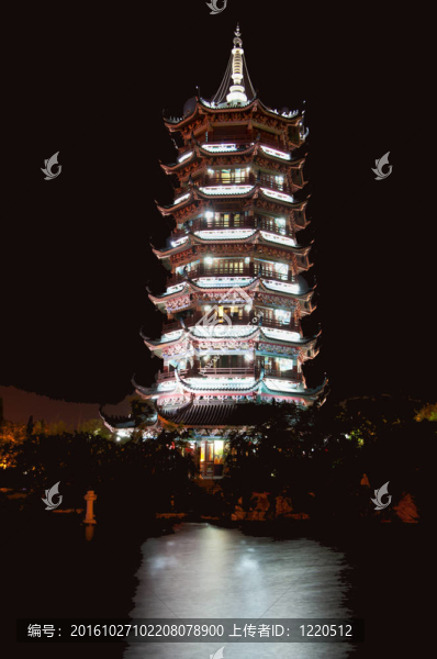 桂林：在湖銀塔。