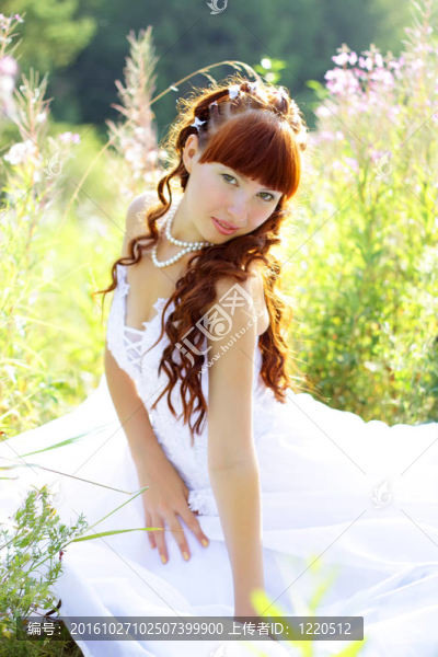 穿著裙子的漂亮女孩