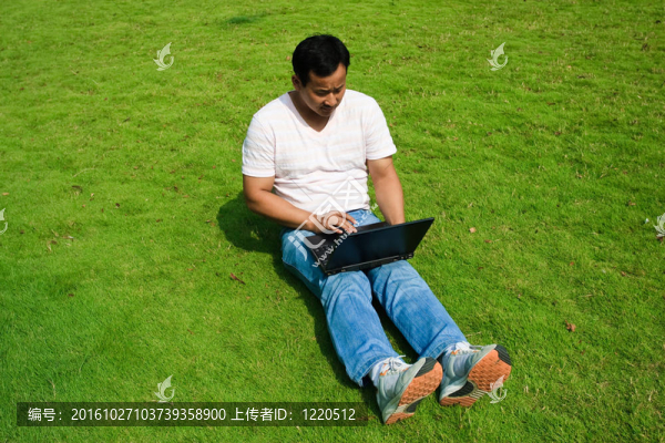 使用筆記本電腦的人