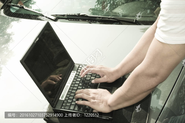 使用筆記本電腦的人