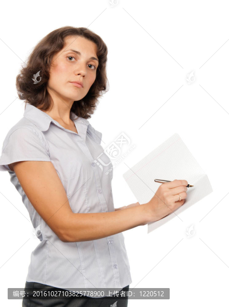 認真漂亮的女孩用鋼筆和筆記本
