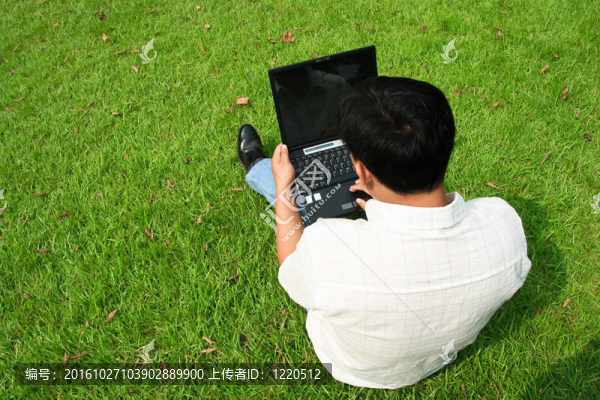 使用筆記本電腦的人