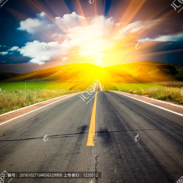 陽光在路上。