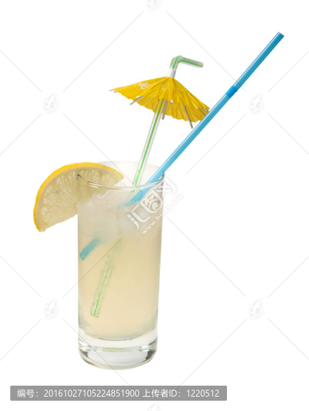 含酒精的檸檬雞尾酒
