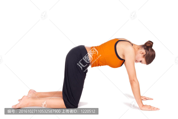 做瑜伽放松鍛煉的女人