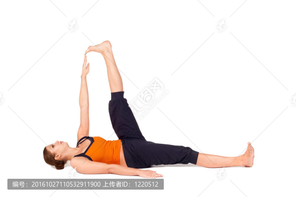 女人練習(xí)瑜伽姿勢臥大腳趾