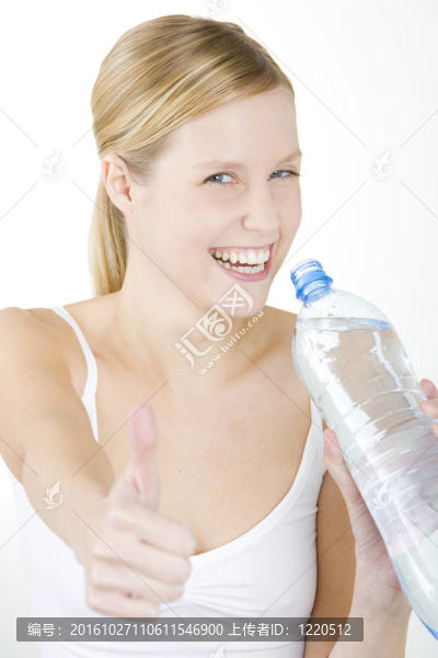 一瓶水的女人的畫像