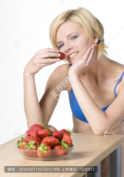 女人與草莓
