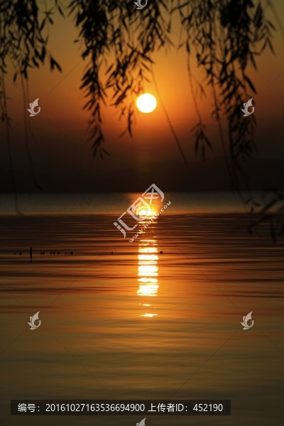 水岸夕陽(yáng)