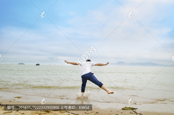 海邊的男子