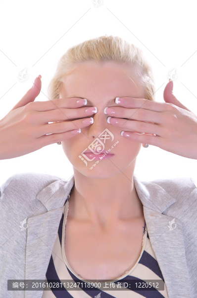 女孩閉上眼睛的手