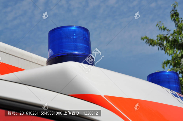 救護車上閃爍的藍光