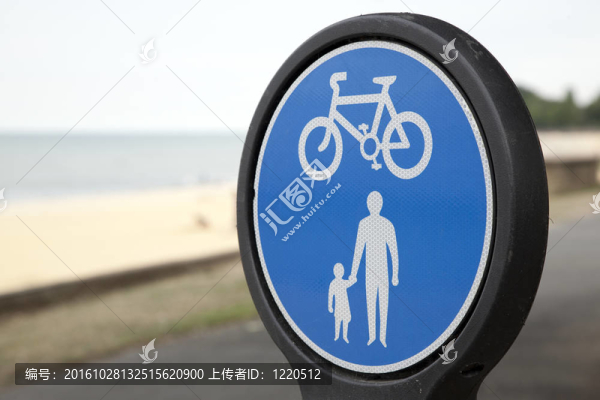 靠近pesdestrian和循環(huán)車道標(biāo)志