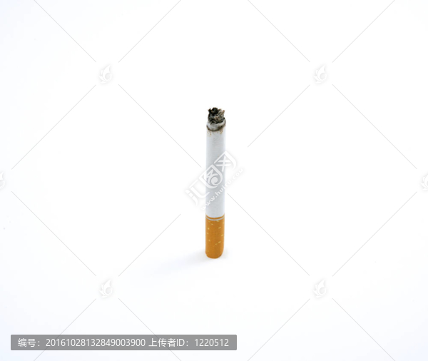 白色孤立香煙