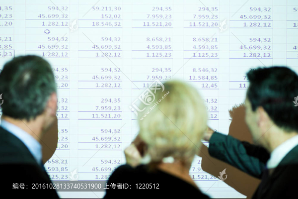 討論電子表格的團隊