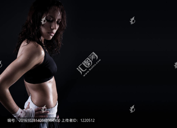 女性健身體