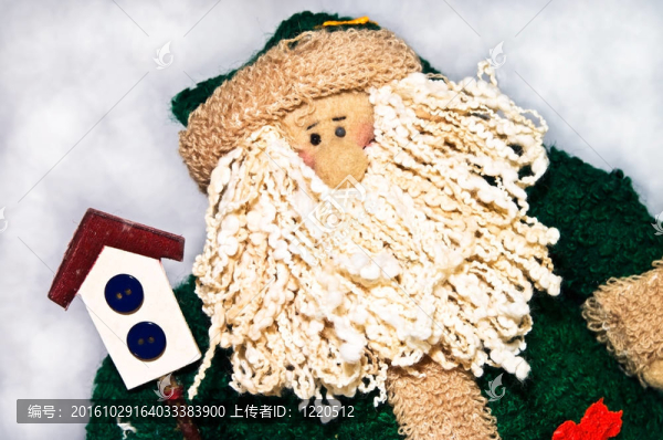 云背景上的Santa,Claus,Doll