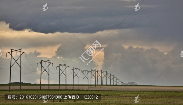草原的天空烏云薩斯喀徹溫省