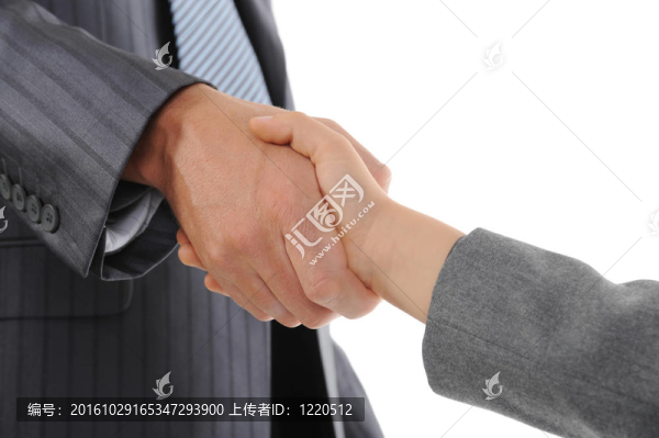 男人與男孩握手