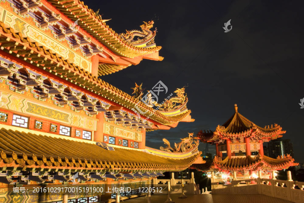 夜幕下的中華寺