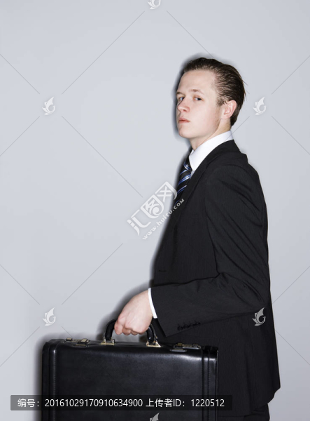 夾公文包的人