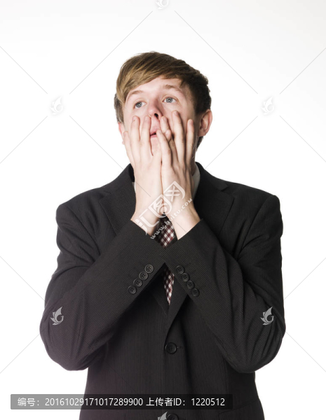 嚇壞了的年輕人