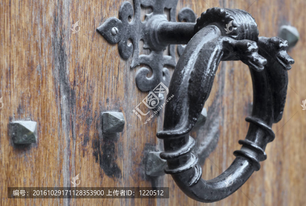 仿古裝飾的門把手；淺景深