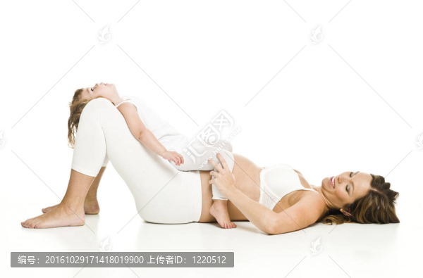 懷孕的女人和她的女兒