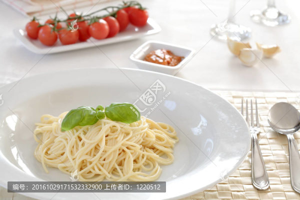 肉和大蒜意大利面條