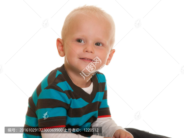 微笑的小男孩