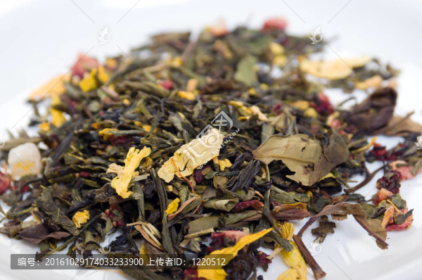 花瓣和人參的干綠茶