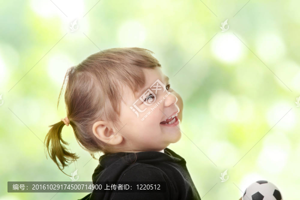 一個(gè)2歲的女孩的肖像