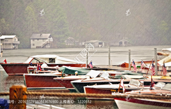 雨中的木舟