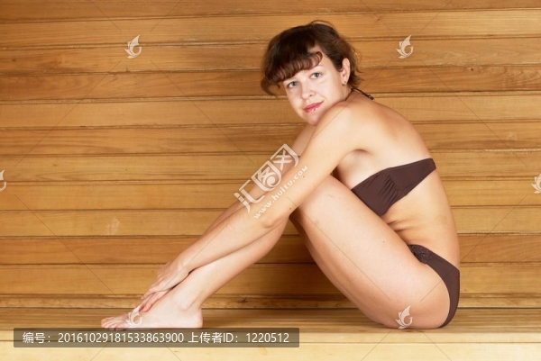 女人在桑拿