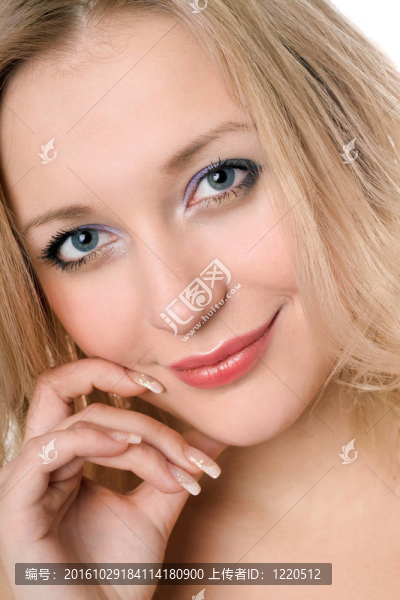 可愛的微笑的金發(fā)女人