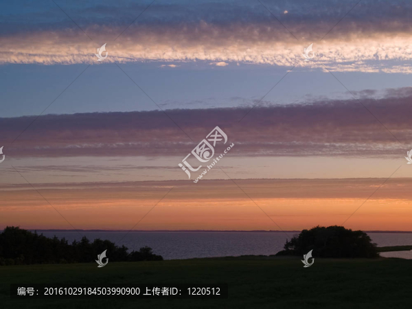 戲劇性獨特多彩的夕陽