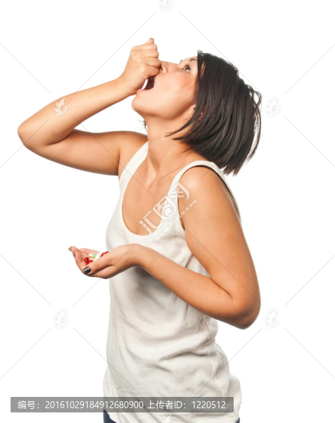 生病的女孩吃藥丸