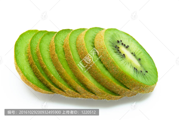 新鮮切片獼猴桃在白色背景