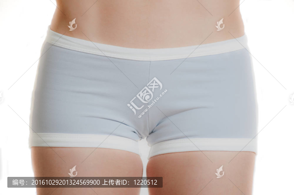 灰色運動短褲底部