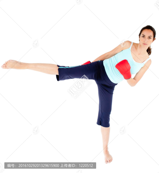 決心女人戴拳擊手套踢