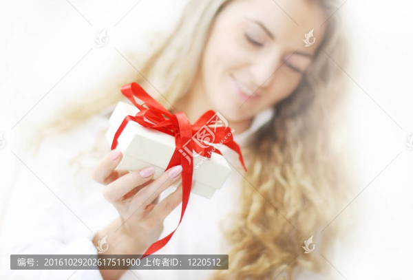帶禮物的女孩