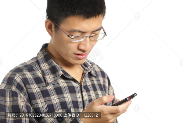 商人讀手機短信對白色