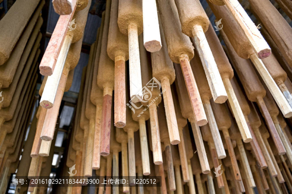 掛Joss,Sticks