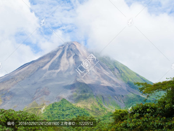 阿雷納爾火山