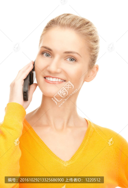 快樂女人用手機