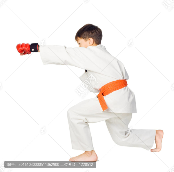 合氣道武術(shù)的男孩。