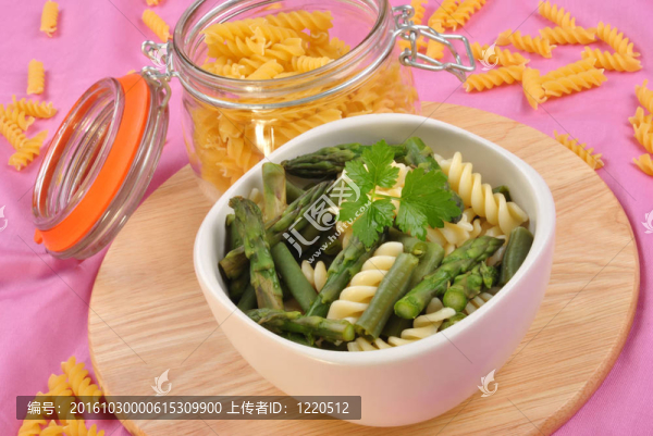 綠色蔬菜涼面沙拉